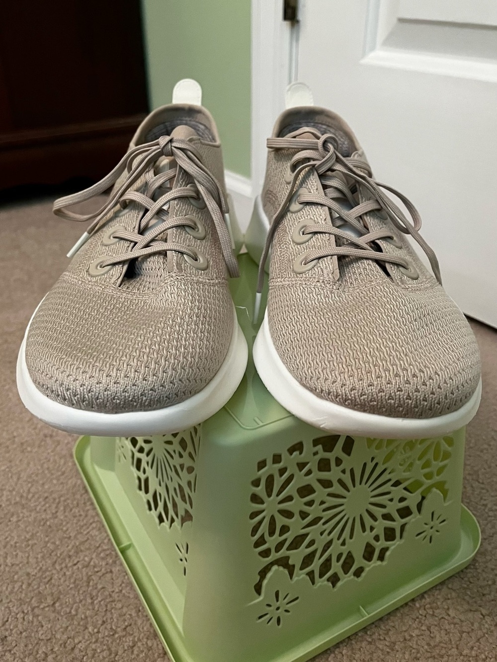 allbirds Women’s Tan/Khaki/Beige Superlight Tree Runners Sneakers (size 11) - Picture 11 of 11